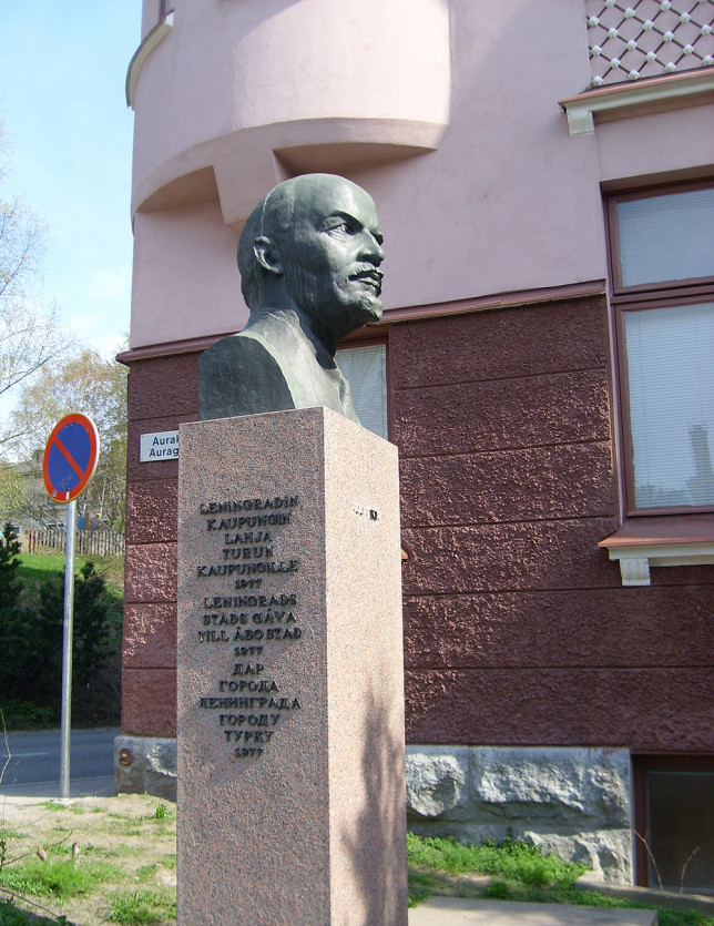 Mihail Anicushin: V. I. Lenin