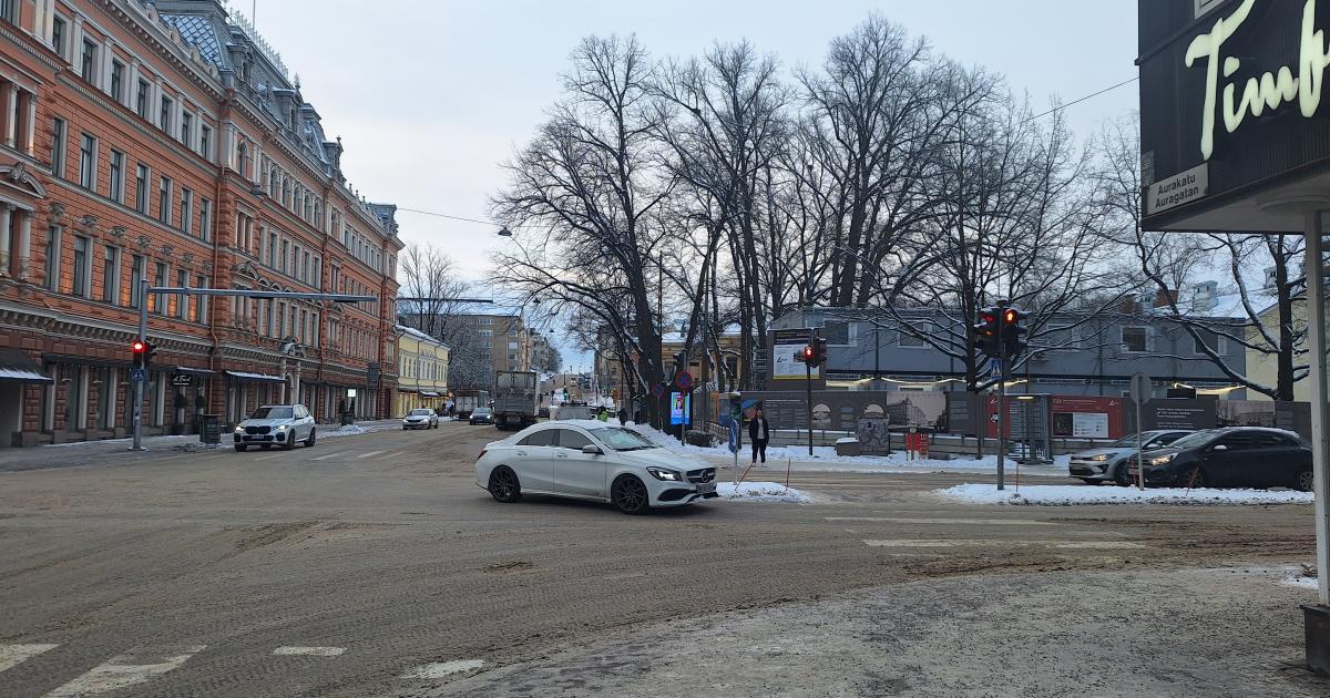 Työmaa Turun kaupungintalon ympärillä muuttaa liikennejärjestelyjä