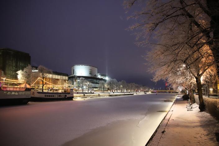 Musiikkitalo Fuugan julkisivu joelta. (Kuva: Marko Kivistö)