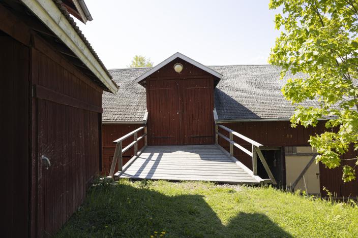 Huhkon navetta Kuralan kylämäessä (Kuva: Tiia Pelonen)