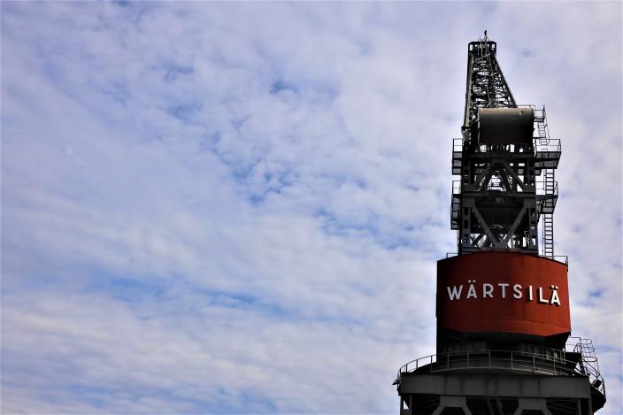 Telakkanosturi Aurajoen rannassa (Kuva: Alina Kauppi)