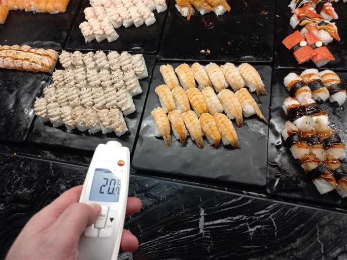 Kuvassa sushilautaset ja mittari. (Kuva: Turun kaupunki)