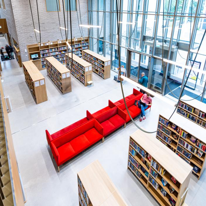 Runosmäen kirjasto monitoimitalo Riimissä. (Kuva: Heikki Räisäinen)