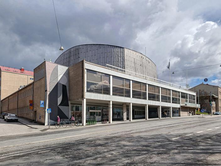 Valokuva Turun konserttitalosta kevätpäivänä. (Kuva: Ari Brozinski)