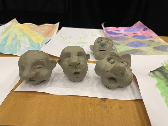 savinaamioita (Kuva: Eve Mäkitalo)