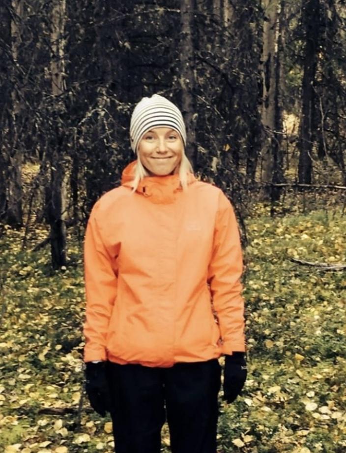 Anniina Urponen metsässä