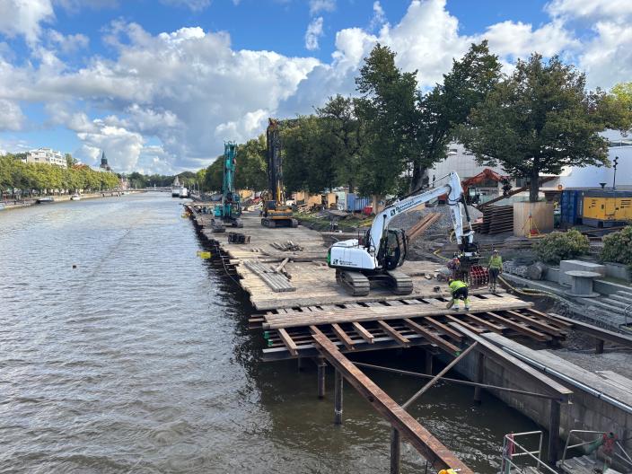 Aurajoen itärannan muurin korjaustyöt. (Kuva: Turun kaupunki)