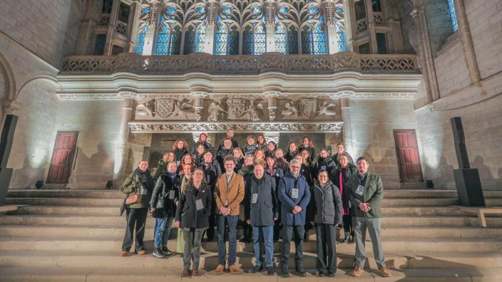 CHARME-hankekumppanit yhteiskuvassa Le Palais -rakennuksessa, joka on yksi Ranskan keskiaikaisen siviilirakentamisen merkittävimmistä kohteista. (Kuva: Nicolas Mahu, Grand Poitiers)