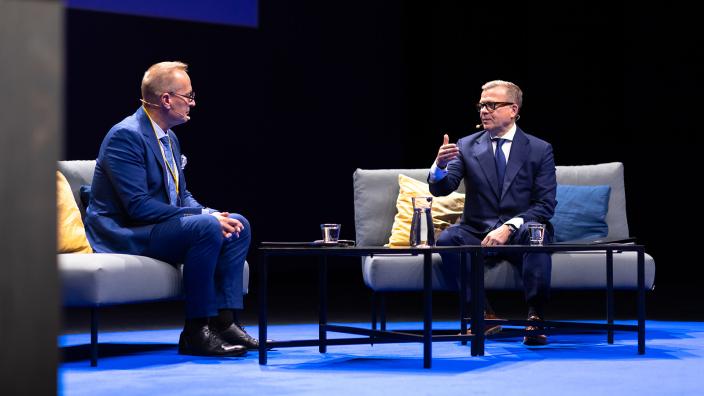 Eurooppa-foorumin 2025 kuvituskuva. Kuvassa pääministeri Petteri Orpon puheenvuoro. (Picture: Jaska Poikonen)