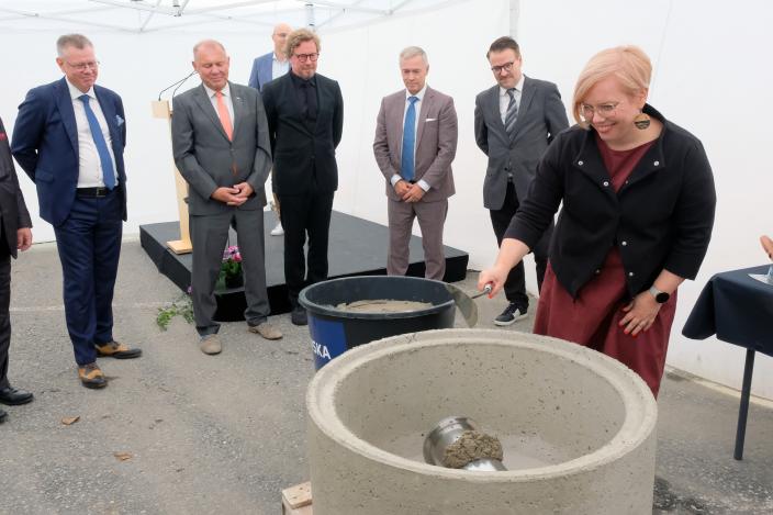 Yhteisterminaalin peruskiven muuraustilaisuus. (Kuva: Port of Turku)