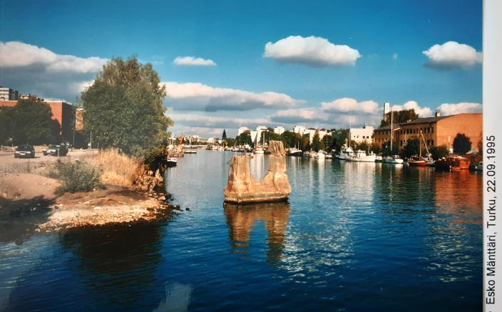 Aurajoen alajuoksu 1990-luvulla. (Kuva: Esko Mänttäri)