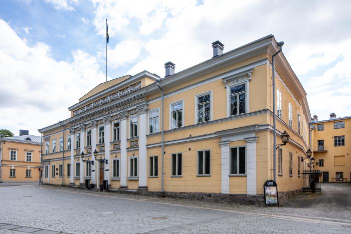 Hjeltintalo Vanhalta Suurtorilta päin kuvattuna. (Kuva: Heikki Räisänen)