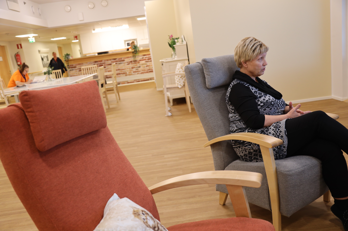 Hovikodin toimitusjohtaja Hovikodin yhteisissä tiloissa (Kuva: Markku Liukkonen)