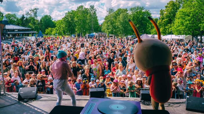 Huvimaa Festin lavalla esiintyi lasten suosikkihahmoja.