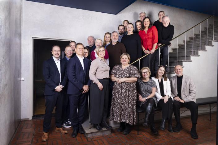 Turun kaupungin johtoryhmän jäsenet yhteiskuvassa. (Kuva: Suvi Elo)
