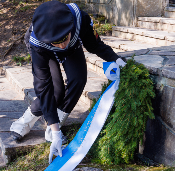 Kansallinen veteraanipäivä 2023, seppeleenlasku sankariristillä. (Kuva: Esko Keski-Oja)