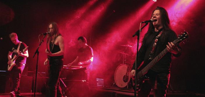 Rockbandi lavalla (Kuva: Nuorisopalvelut / Vimma)