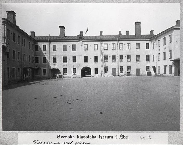 Katedralskolans innergård 1913 (Foto: Åbo museicentrum)