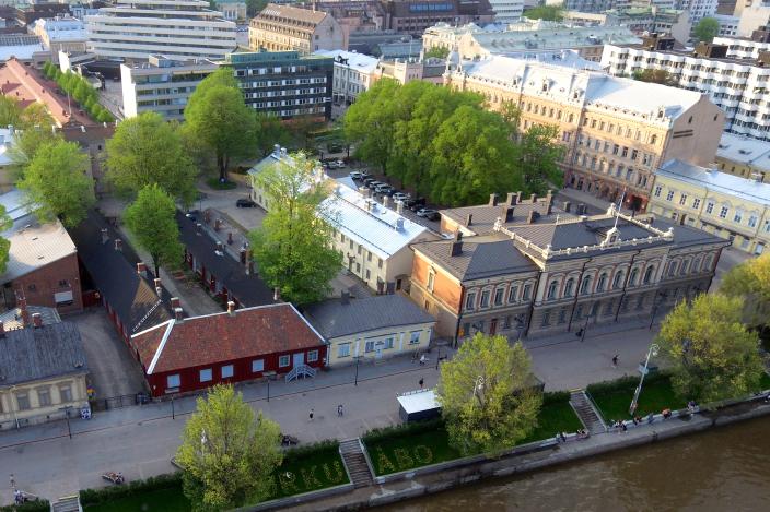 Kaupungintalon kortteli ilmasta. (Kuva: Janne Mustonen)