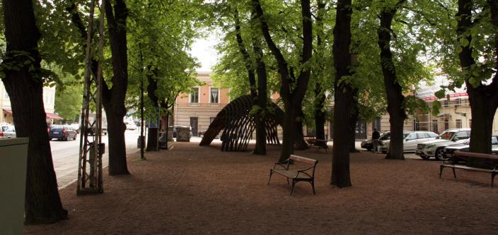 Kaupungintalon edustan puisto (Kuva: Jonne Linna-alho)