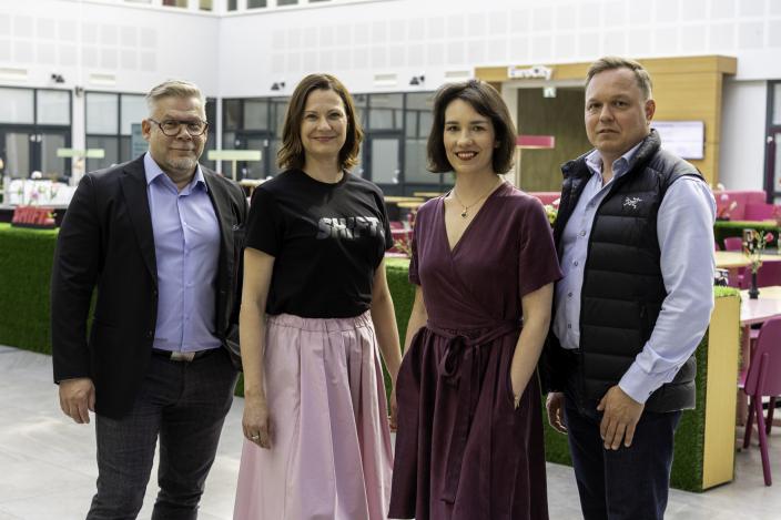 Eir Accelerator julkistettiin SHIFT Business Festivalin yhteydessä. Kuvassa Eir Acceleratorin johtaja Anastasiya Markvarde (vas.), Business Turun toimitusjohtaja Minna Arve, Turku Startup Hubin vetäjä Jussi Pyysalo ja Business Turun asiakkuusvastaava Jyrki Lehtimäki. Kuva: Mauritz Eklund, Rabbit Visuals. 