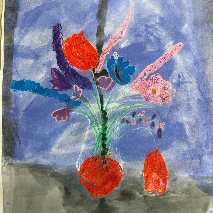 Taideteos, jossa sinimustalle pohjalle on piirretty erivärisiä kukkia maljakossa.