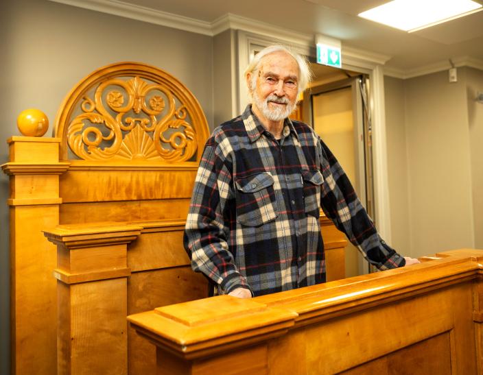 Lennart Forsten i Katedralskolan. (Foto: Jussi Vierimaa)