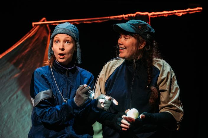 Nanna Mäkinen ja Pia Kalenius (Kuva: Jussi Virkkumaa)