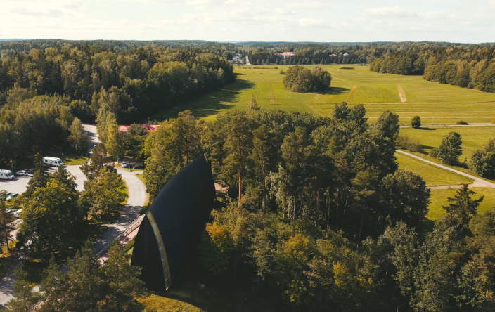 Ilmakuva Pyhän Henrikin Ekumeeninen taidekappelista.