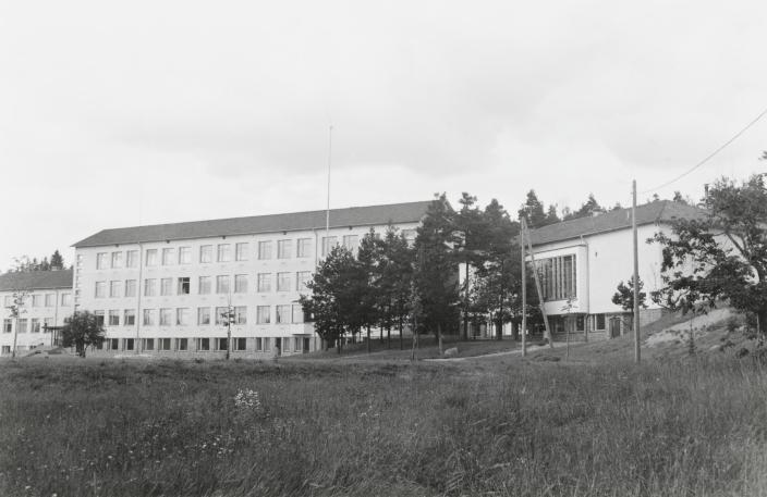 Mustavalkoinen kuva Pansion koulusta. (Kuva: Rusko Reuna/ Museokeskus)