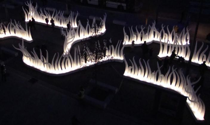 Valotaideteos Labyrinth of light.