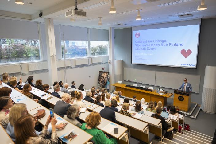 Audience listening to a speaker in a university hall. (Picture: Rabbit Visuals, Jere Satamo)