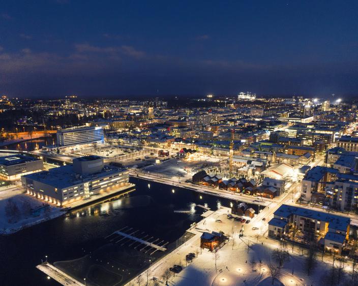 Nighttime aerial view of downtown Oulu. (Picture: Oulu2026, Harri Tarvainen)