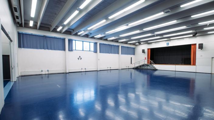 Runosmäen purkukohteen sali. (Kuva: Jussi Virkkumaa)