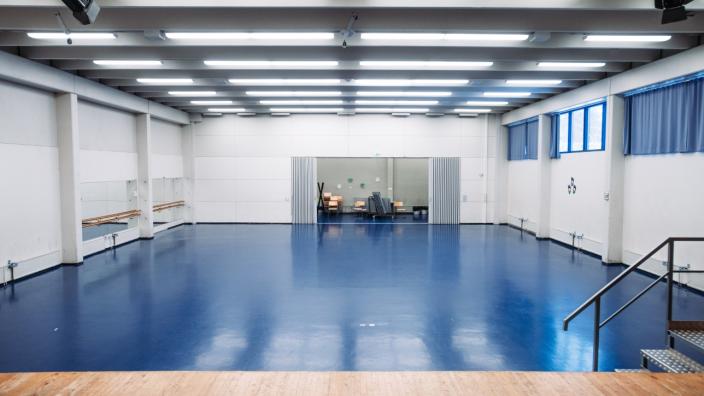 Runosmäen purkukohteen sali. (Kuva: Jussi Virkkumaa)