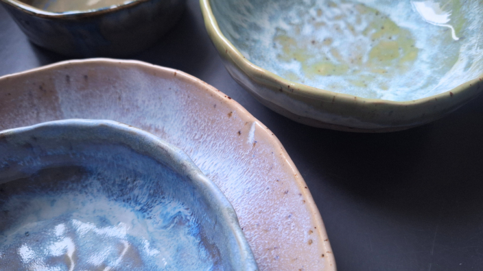 Kuvassa on lasitettua keramiikkaa. (Kuva: Hanna Järvenpää)