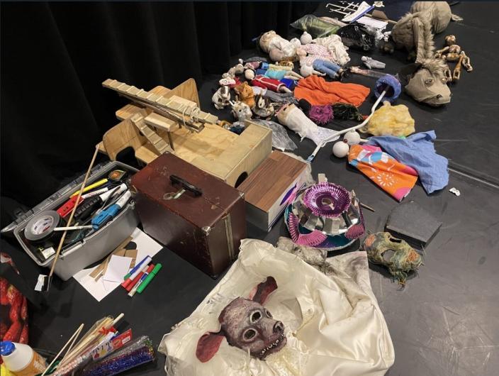 nukketeatteriteoksen tarpeistoa (Kuva: Eve)