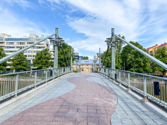 Teatterisilta kuvattuna Läntisen Rantakadun suuntaan. (Kuva: Joel Karlsson)