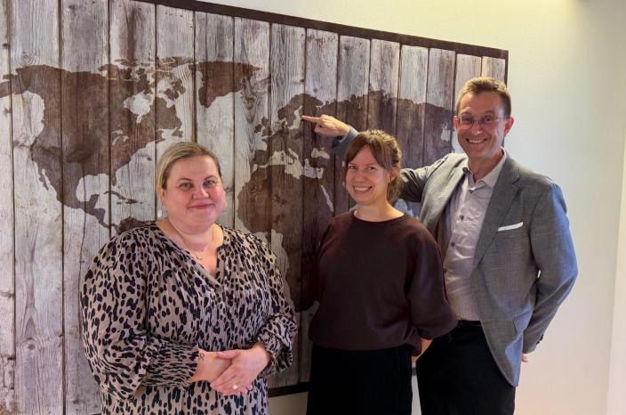 Apulaispormestari Mirka Muukkonen, tutkija Emmi Lahtinen Cuporesta ja johtaja Henri Terho Taide- ja kulttuurivirastosta. (Kuva: Anne Lehtelä)