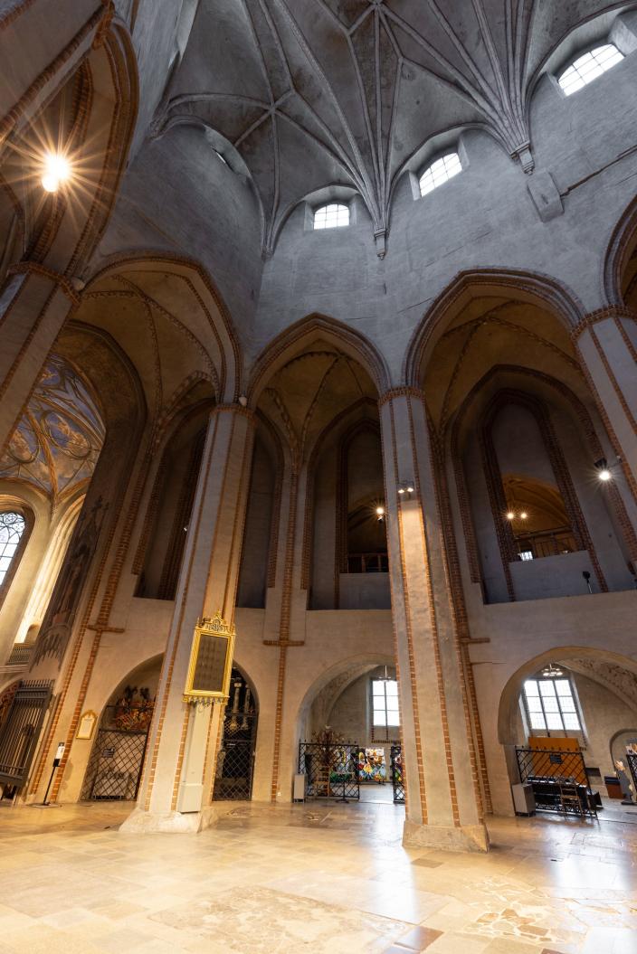 Turun tuomiokirkon korkeat sisätilat. (Kuva: Heikki Räisänen)