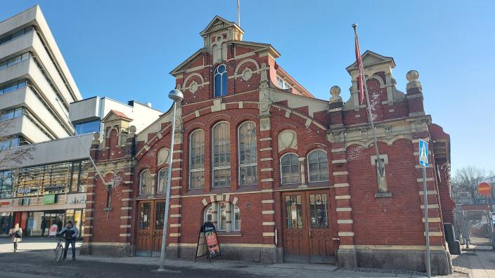 Turun Kauppahallin julkisivu Eerikinkadulle (Kuva: Päivi Autere)