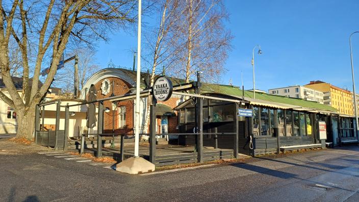 Kuvassa Vaakahuoneen julkisivu. (Kuva: Laura Virkki)