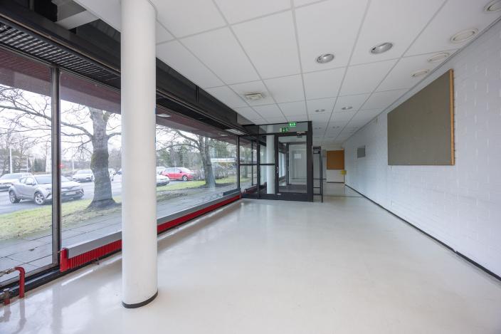 Suikkilan entisen terveysaseman aulatila. (Kuva: Mika Okko)