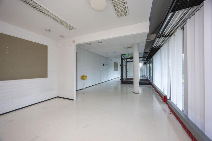 Suikkilan entisen terveysaseman aulatila. (Kuva: Mika Okko)