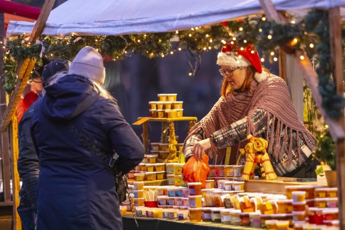 Myyntikoju Vanhan suurtorin joulumarkkinoilla.