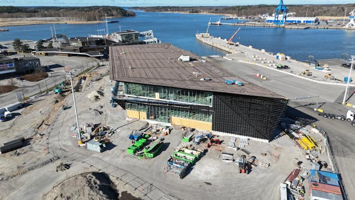 Ilmakuva satamaan rakenteilla olevasta terminaalista (Kuva: Ramboll CM)